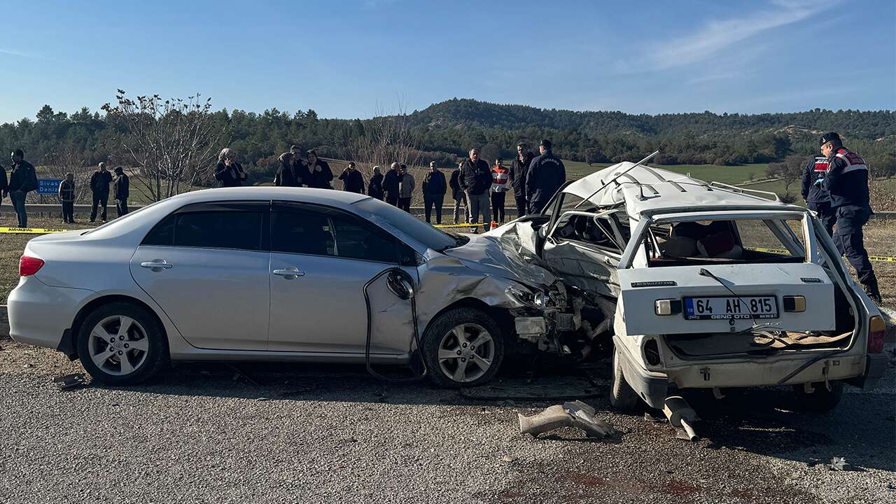 Sivaslı-Uşak Yolunda Can Pazarı; 2 Ölü, 1 Yaralı