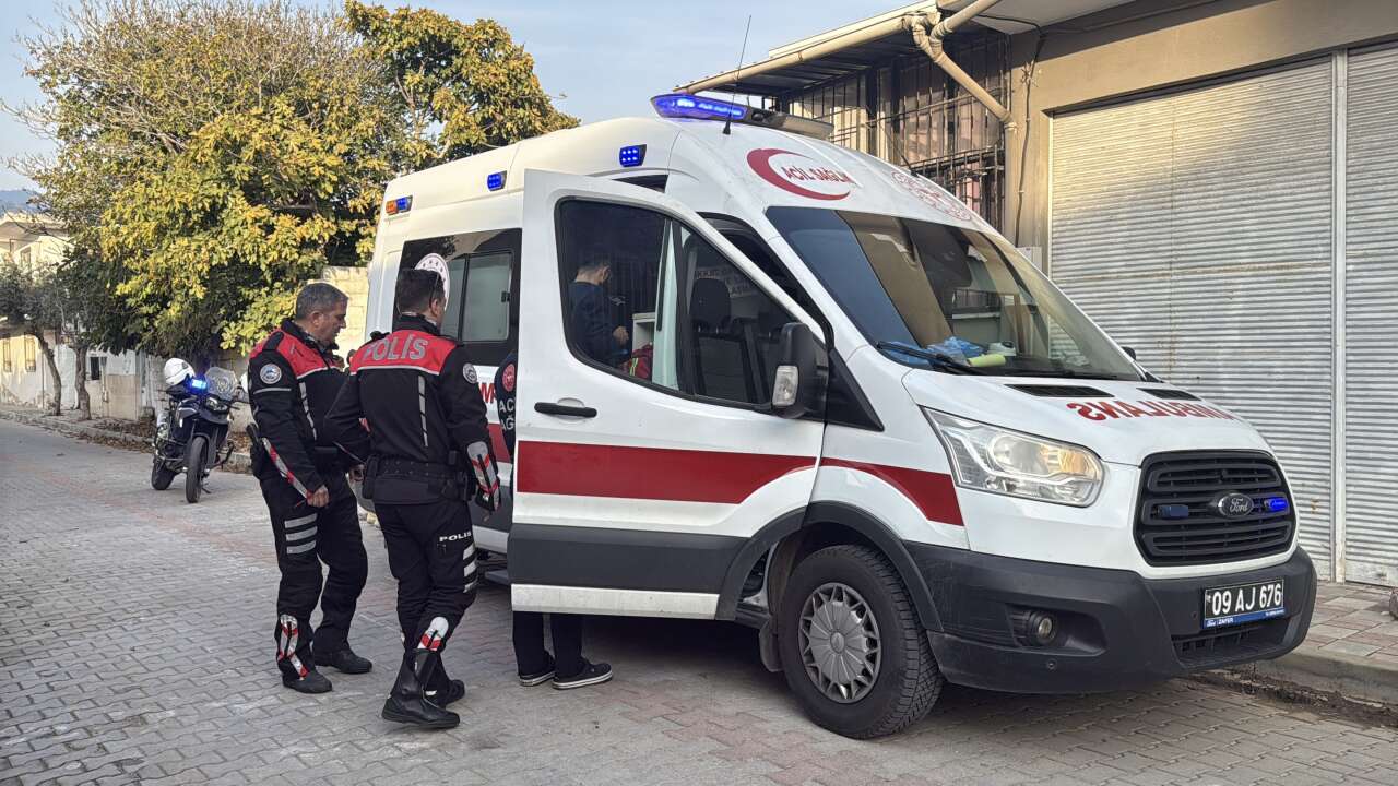 Soba borusunu takmak isterken çatıdan düşen kadın yaralandı