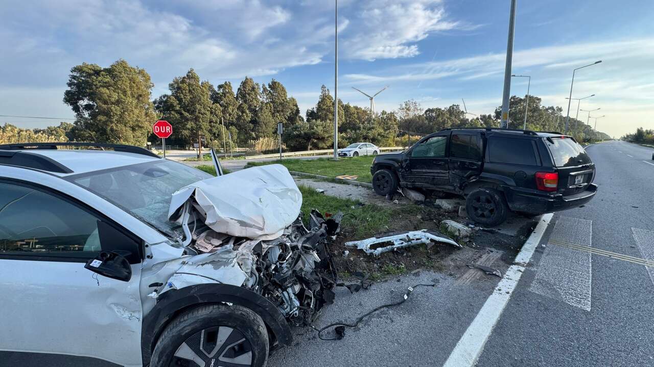 Cip ile otomobilin çarpışması sonucu 3 kişi yaralandı