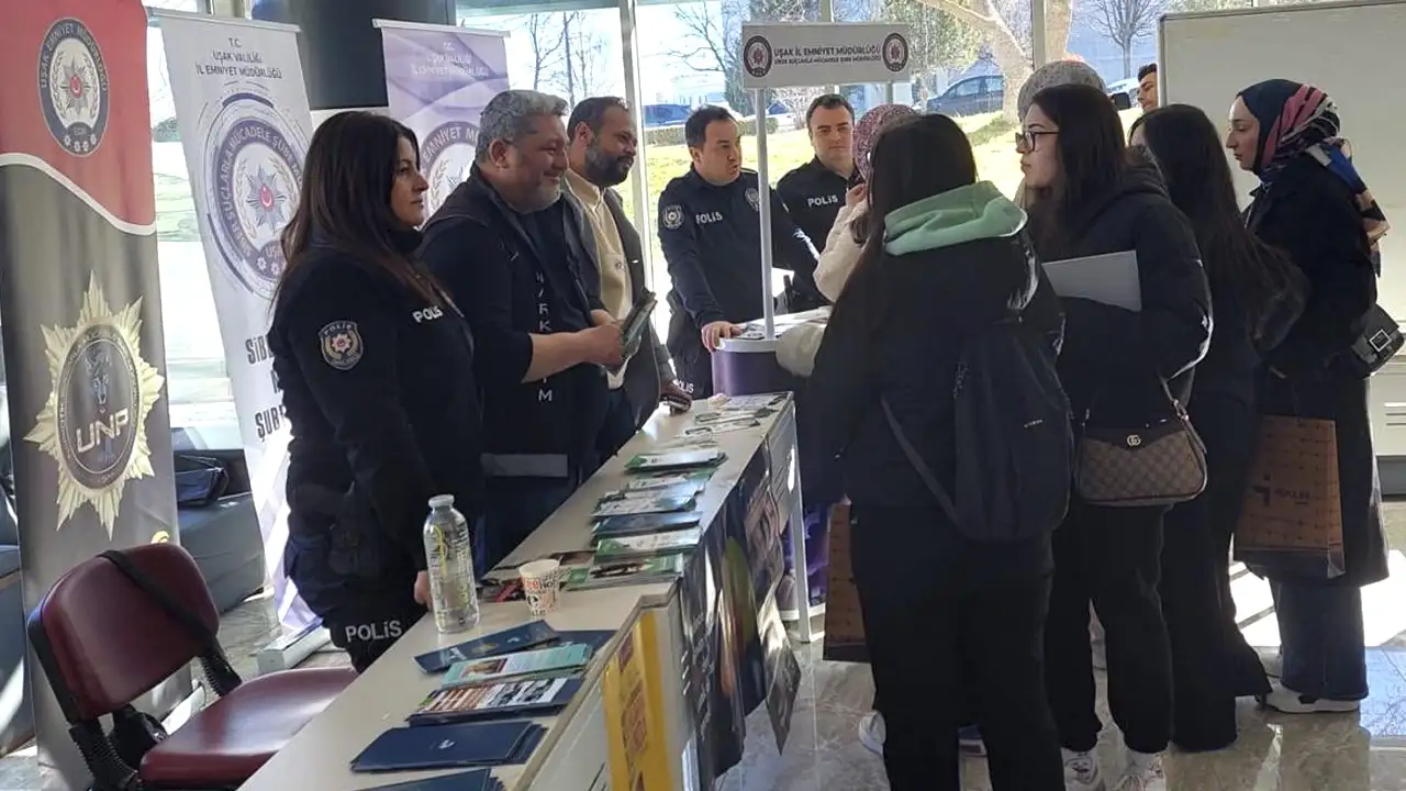 Emniyet Birimleri Uşak Üniversitesi Öğrencileriyle Buluştu