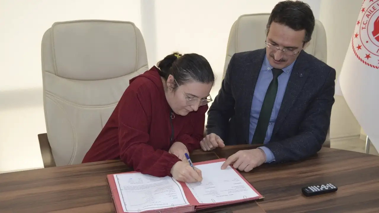 Uşak'ta Engelsiz Yaşamdan Memuriyete Atılan İmza