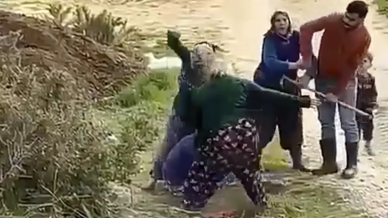 Eşi Evde Yokken Akrabaları Tarafından Darbedildi