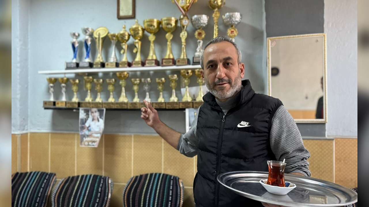 "Kuşçu çaycı"nın posta güvercinleri 5 yılda 25 kupa kazandırdı