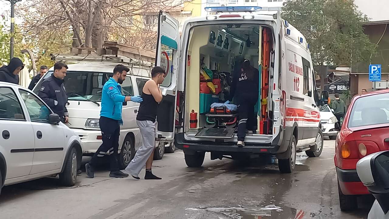 Bıçaklı kavgada 1 kişi yaralandı