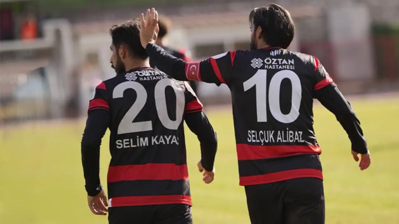 Uşakspor’da Selçuk Alibaz ve Selim Kayacı satış listesine konuldu