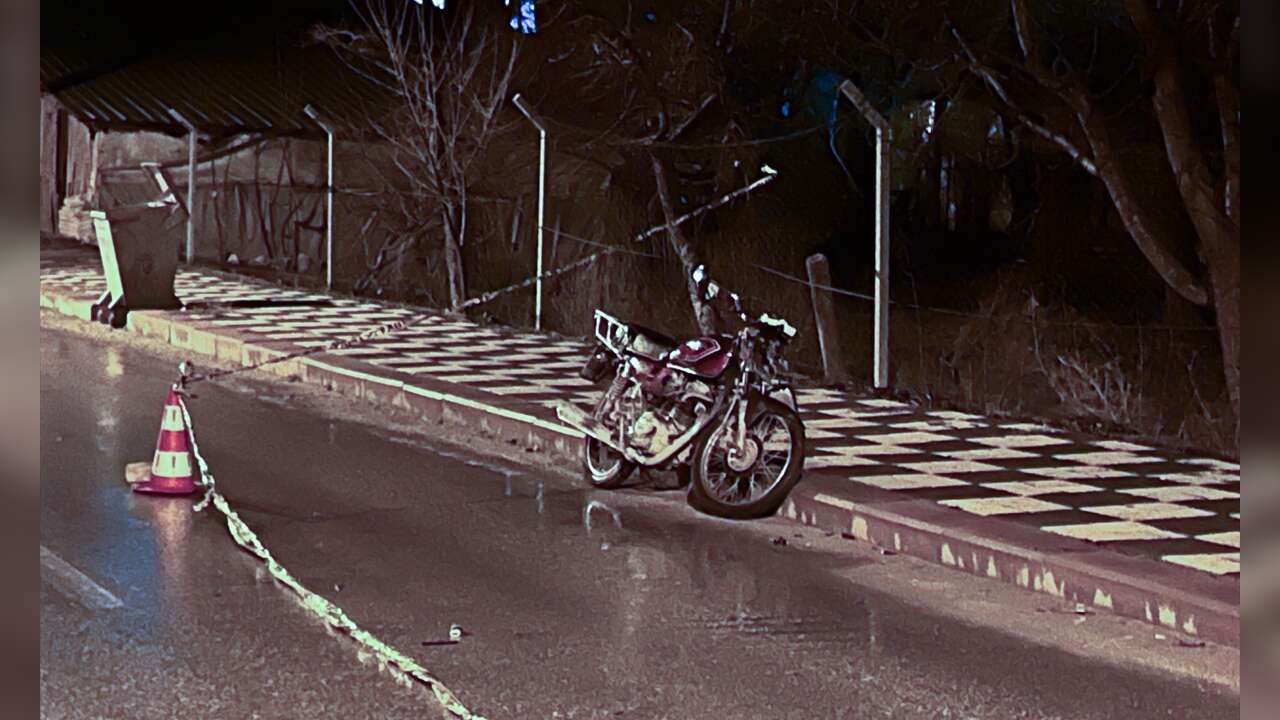 Motosiklet çöp konteynerine çarptı: 1 ölü, 1 yaralı