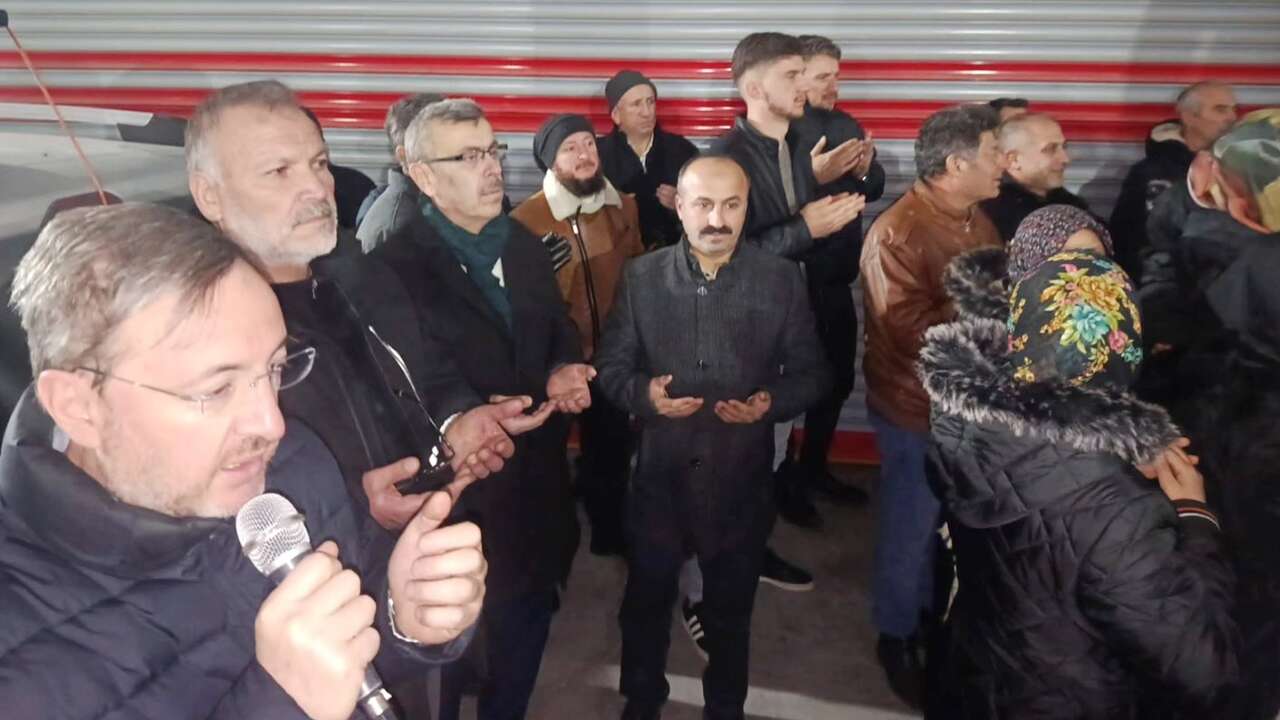 Umre yolcuları dualarla kutsal topraklara uğurlandı
