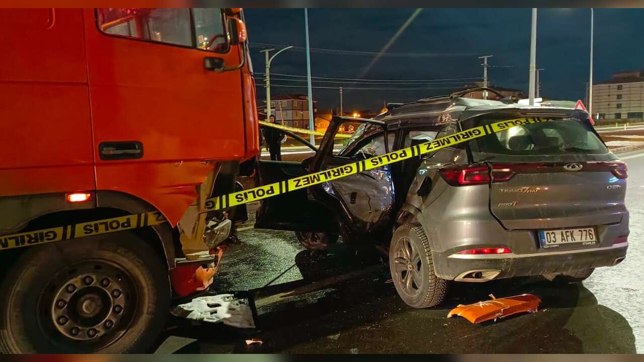 Tır ile otomobilin çarpıştığı kazada 1 kişi öldü, 6 kişi yaralandı