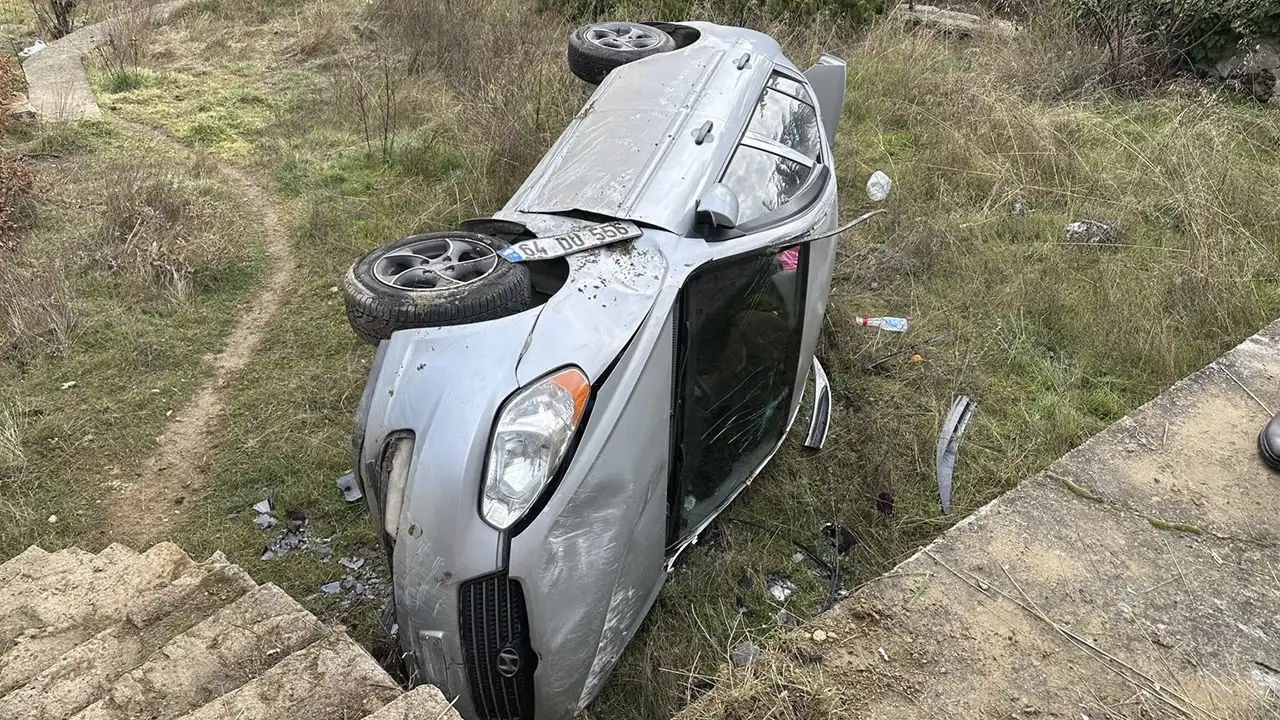 Uşak'ta otomobil bahçeye düştü: 1 yaralı
