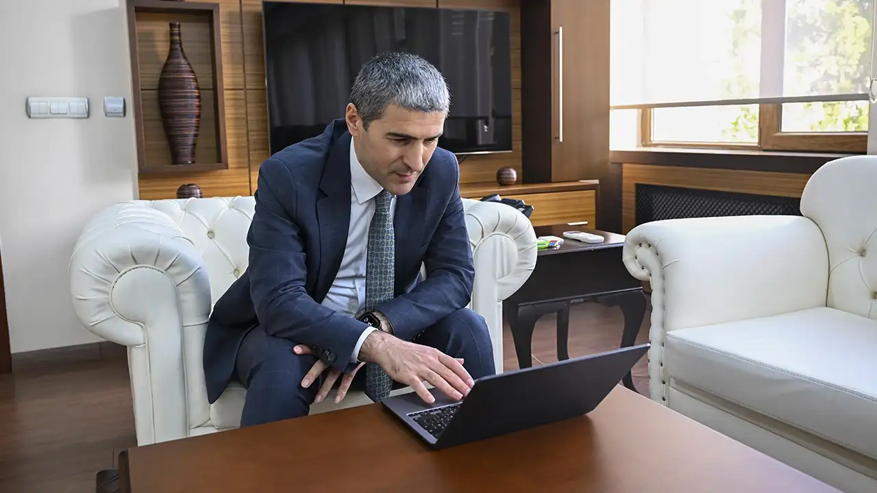 Uşak Valisi Aktaş, AA'nın "Yılın Kareleri" oylamasına katıldı