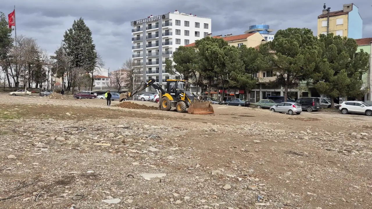 Uşak’ta 200 yataklı yeni Hastane için ilk kazma vuruldu