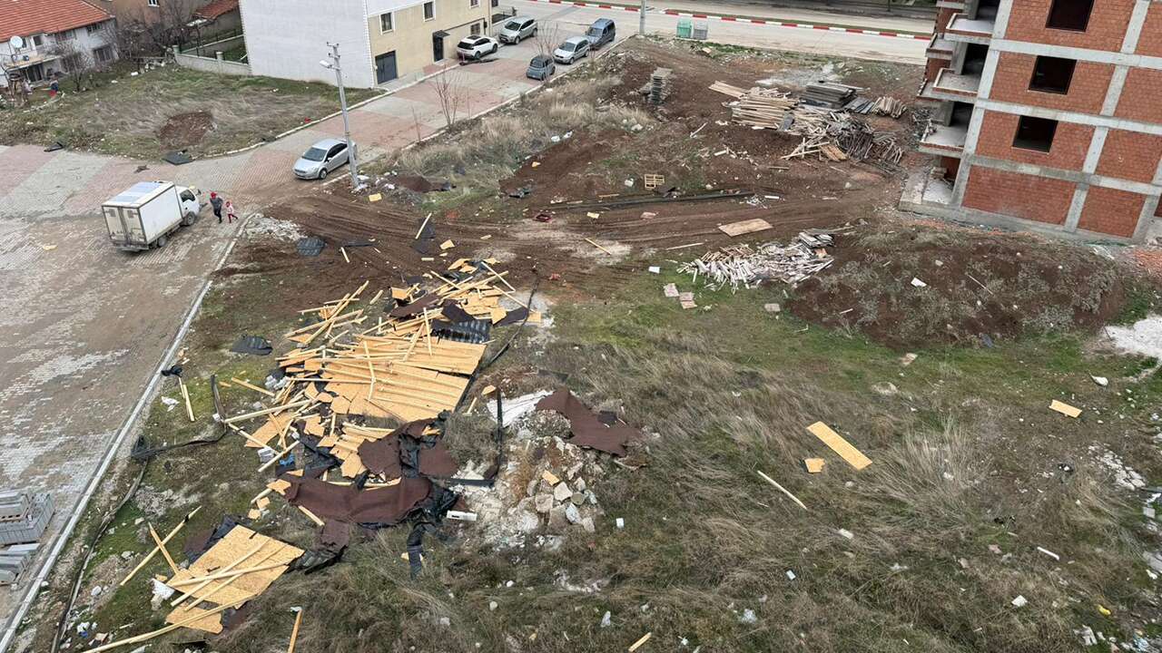 Turgutlu'da sağanak ve fırtına etkili oluyor