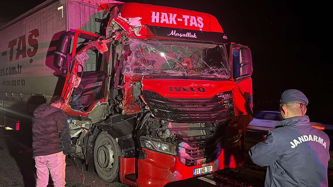 Uşak’ta iki tır çarpıştı: 1 yaralı
