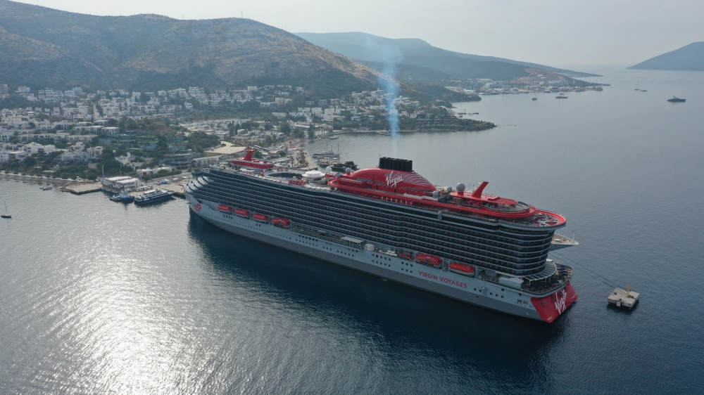 Lüks kruvaziyer gemisi Resilient Lady, Bodrum Cruise Port’a demir attı