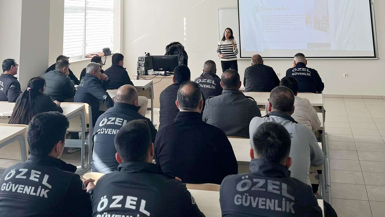 Uşak’ta güvenlik personeline öfke kontrolü eğitimi