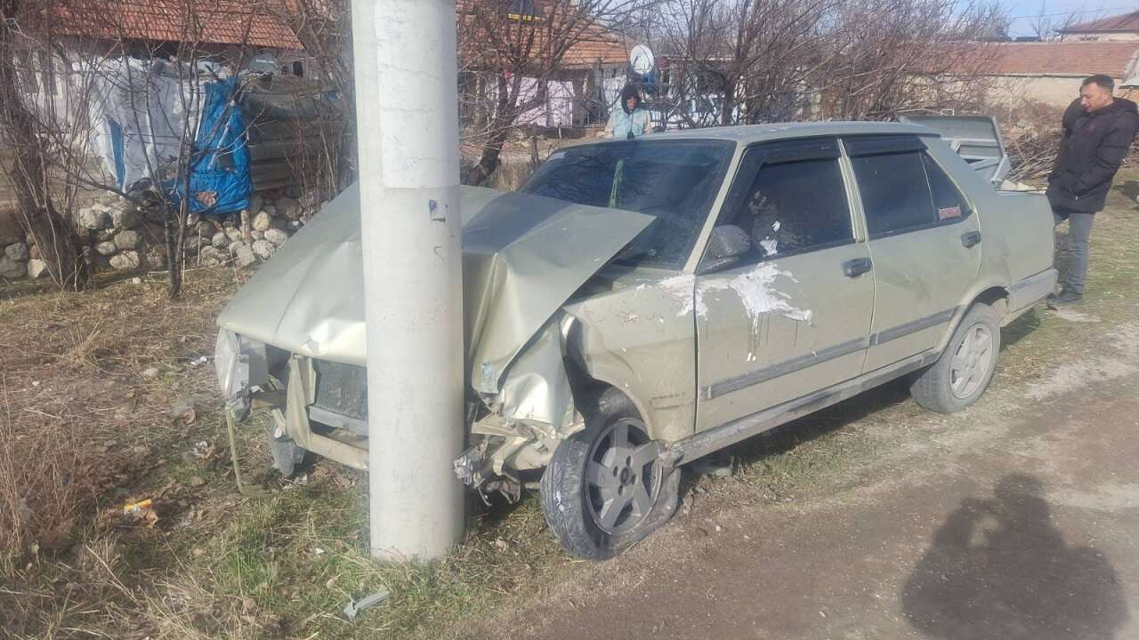 Otomobilin çarptığı elektrikli motosikletin sürücüsü öldü