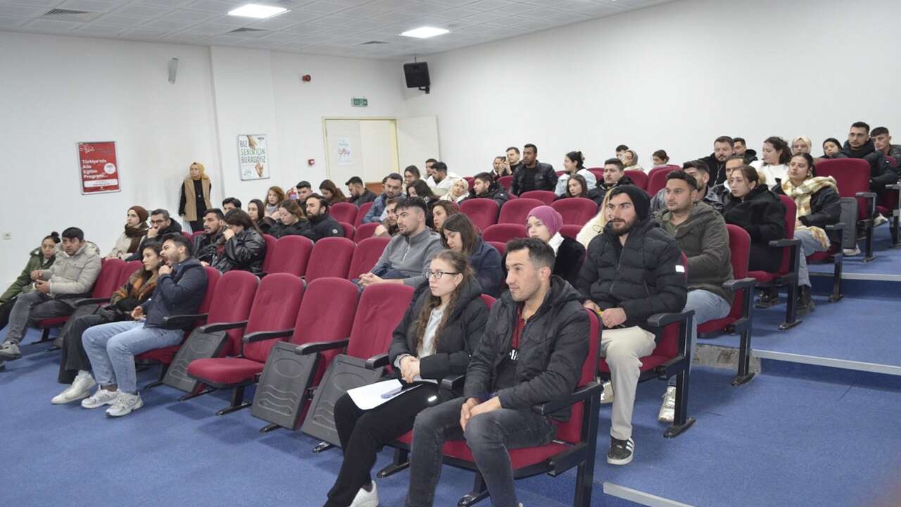 Uşak'ta evlenecek çiftlere evlilik öncesi eğitim veriliyor