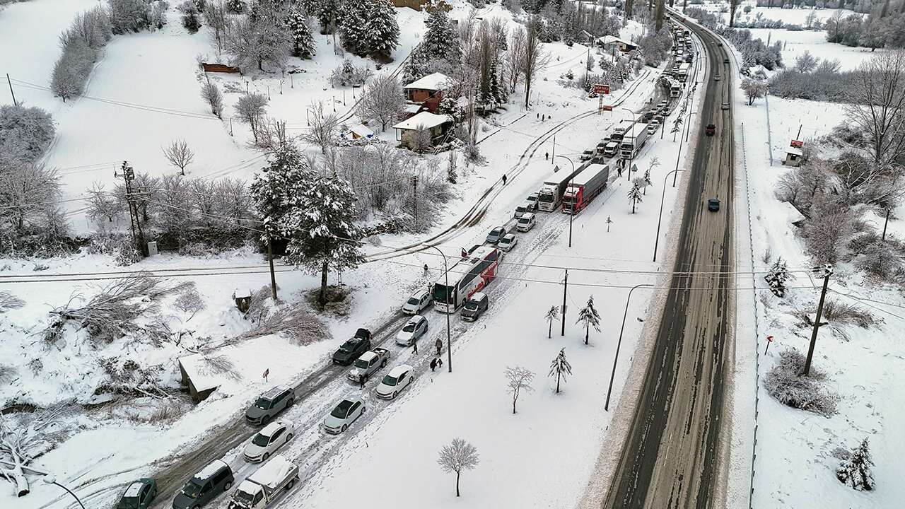 Kapanan Uşak-Ankara kara yolu ulaşıma açıldı
