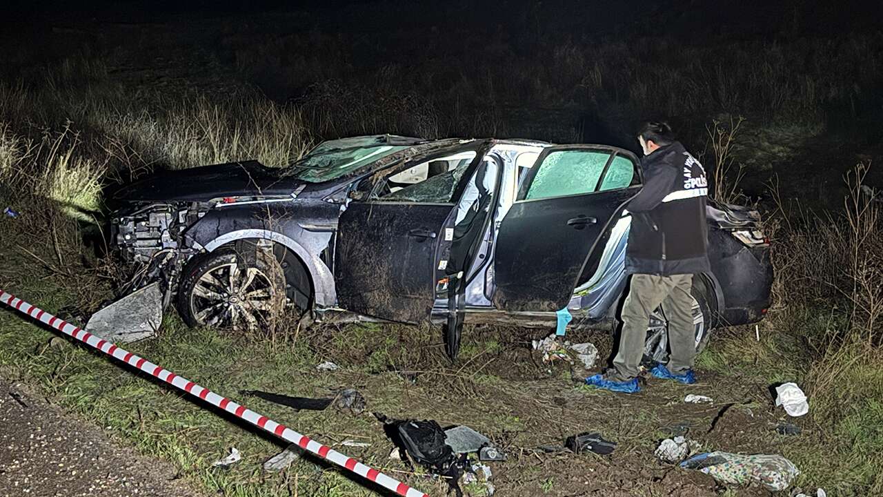 Eşmede otomobil şarampole devrildi; 1 ölü