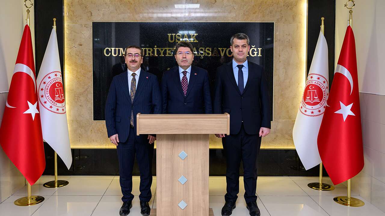 Adalet Bakanı Yılmaz Tunç Uşak Adliyesi’ni Ziyaret Etti