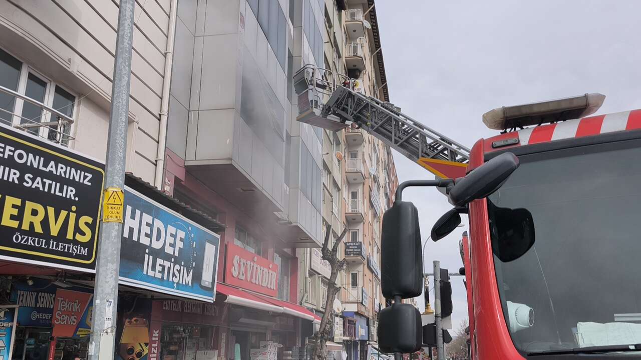 Kütahya’da mağazada çıkan yangına müdahale edildi