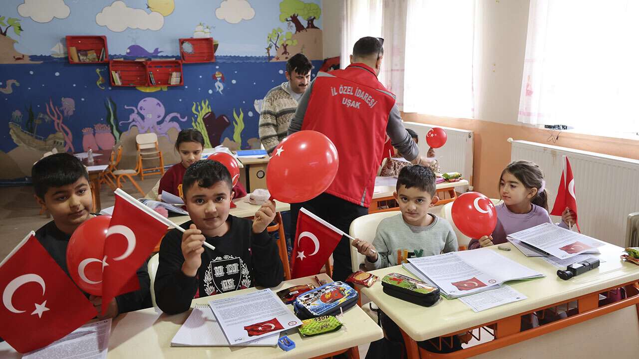 Uşak’ta köy okullarında “Bayrak Sevgisi” etkinliği