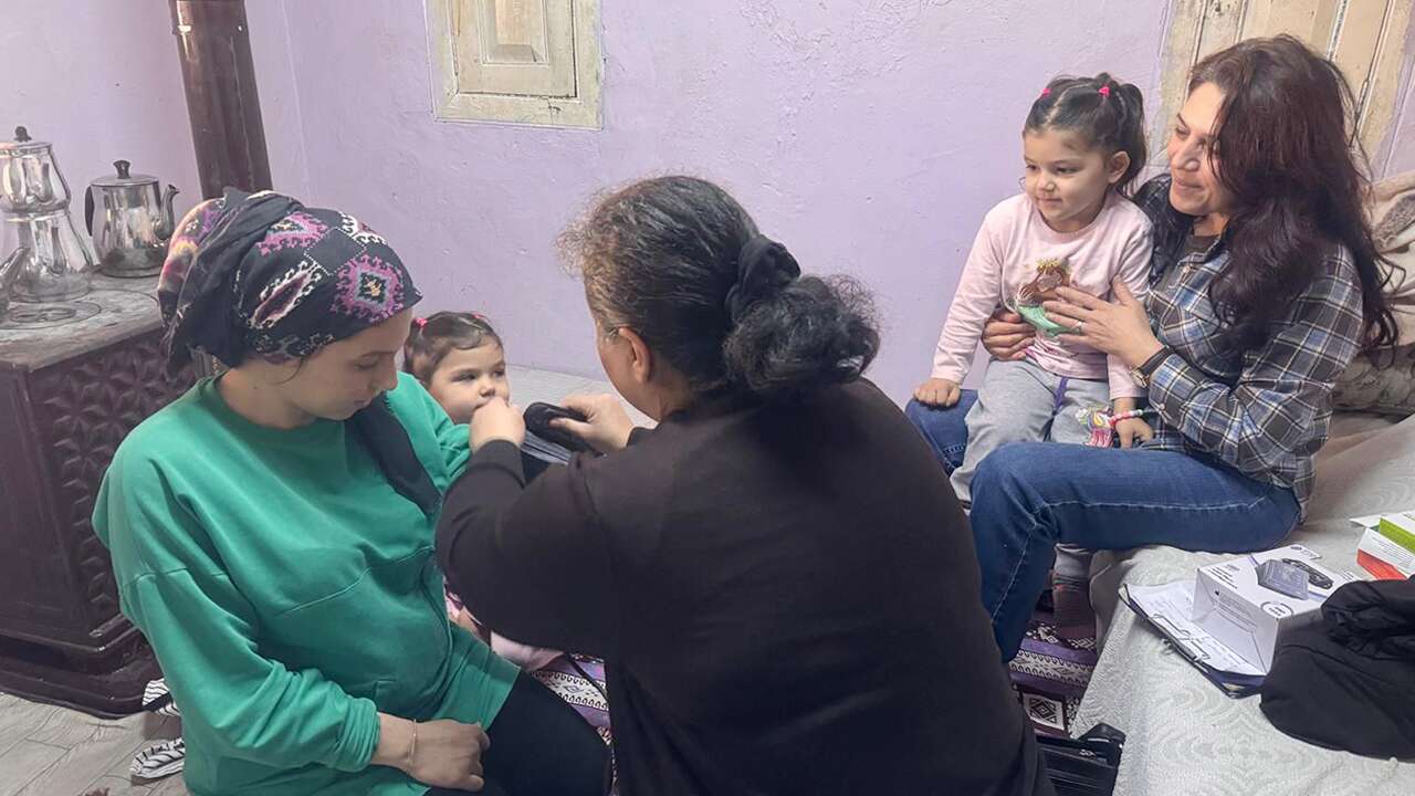 Uşak’ta riskli gebeliklere yönelik sağlık takibi sürüyor