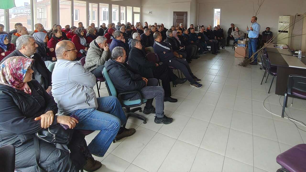 Uşak’ta meyve ağaçları için budama kursu başladı