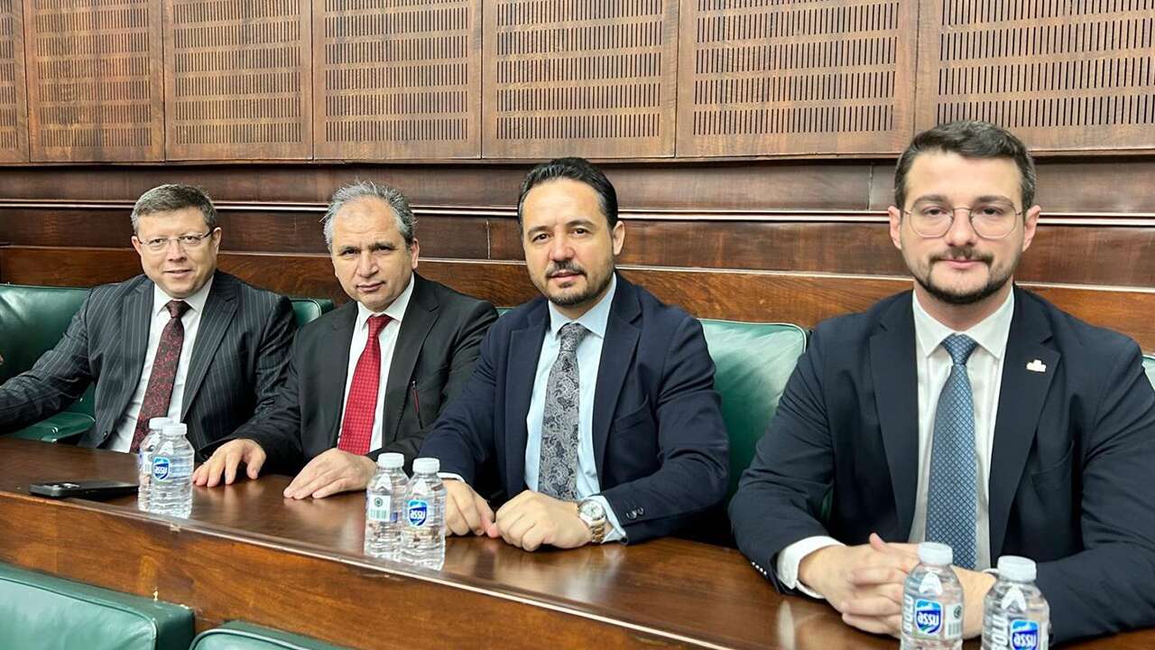 AK Parti Uşak heyeti grup toplantısı için Ankara'da