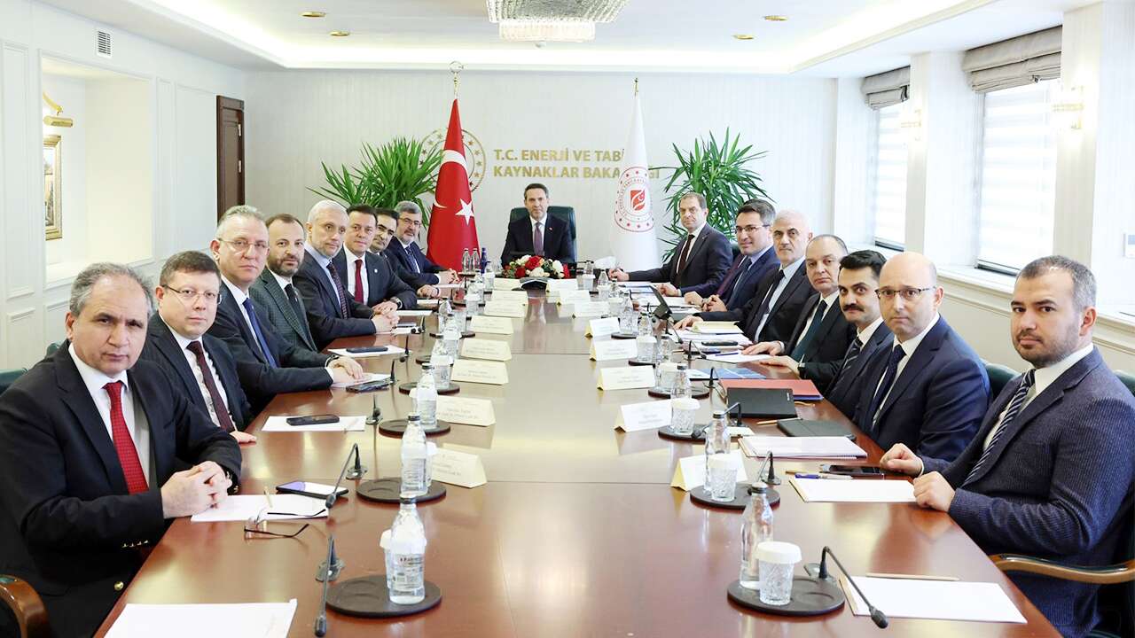 Uşak’ın enerji altyapısı Bakan Bayraktar’la görüşüldü