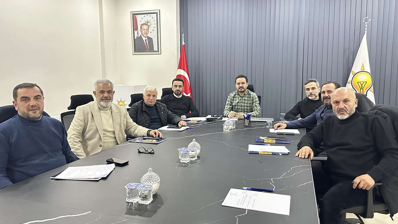 AK Parti Uşak’ta ilçe başkanlarıyla istişare toplantısı
