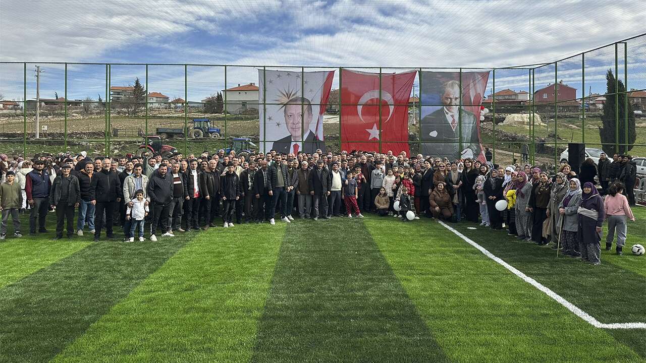 Uluyayla Köyü’nde sentetik halı saha açıldı