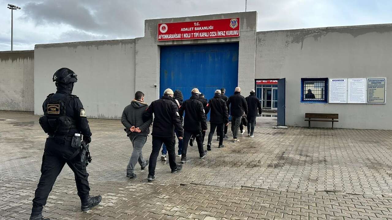 Afyonkarahisar'da terör örgütü DEAŞ operasyonunda 7 zanlı yakalandı