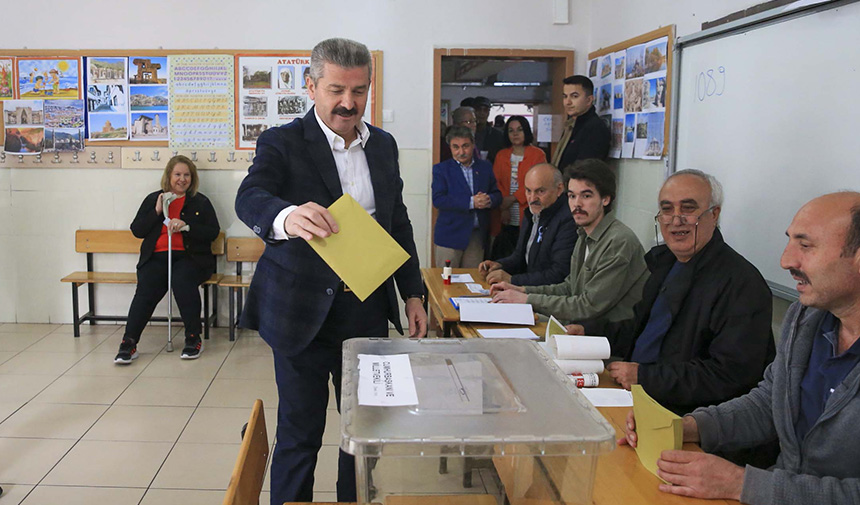 Uşak Valisi Dr. Turan Ergün, Oyunu Kullandı