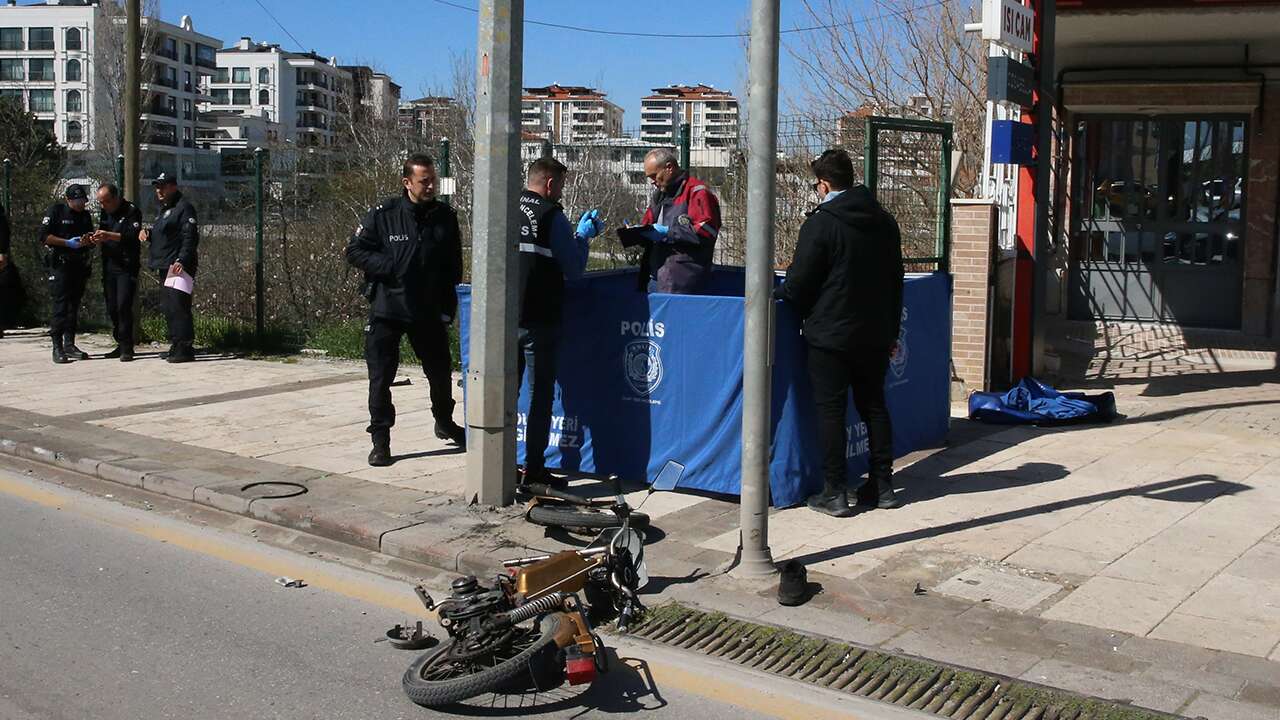 Denizli'de kamyonete çarpan motosikletin sürücüsü öldü