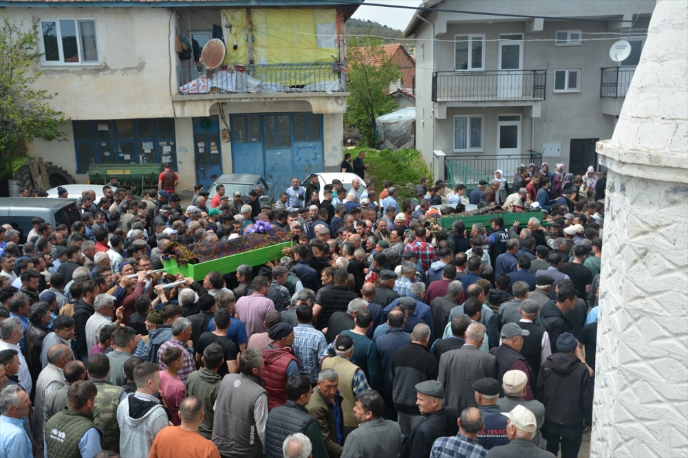 Afyonkarahisar'da gölette boğulan 4 kişinin cenazeleri defnedildi