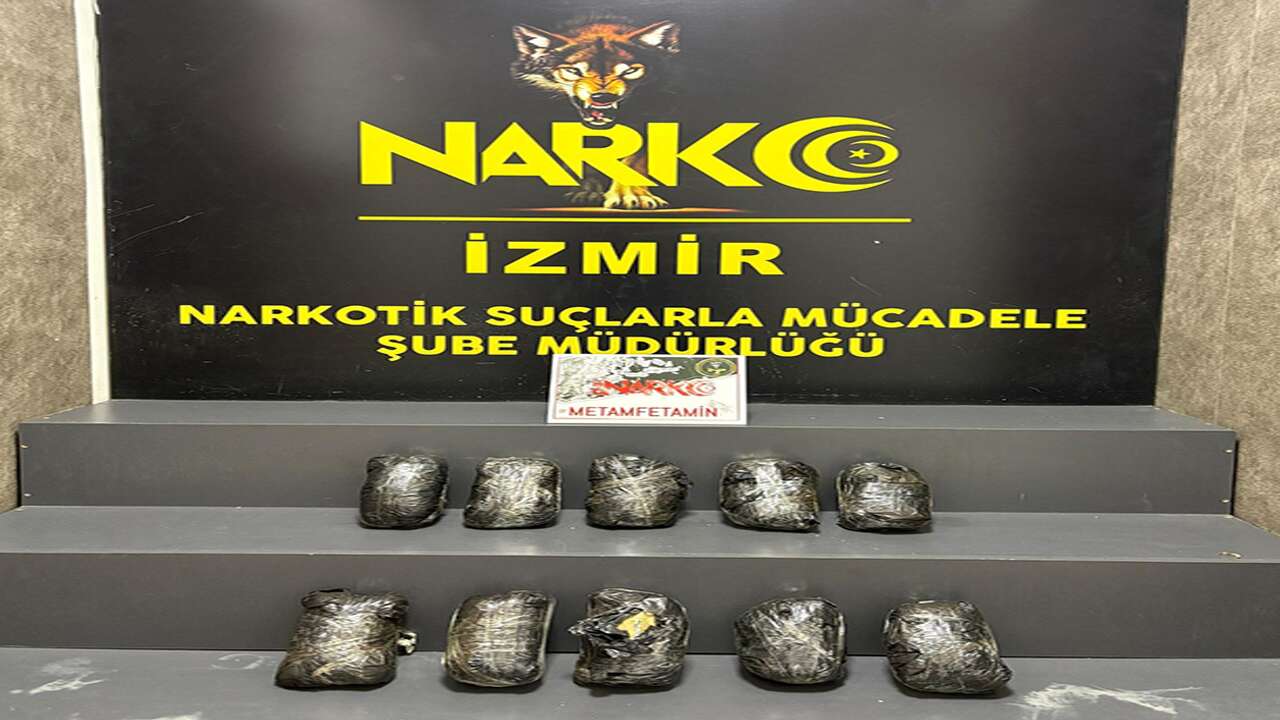 İzmir'de narkotik köpeğinin tepki verdiği araçta 10 kilogram uyuşturucu bulundu