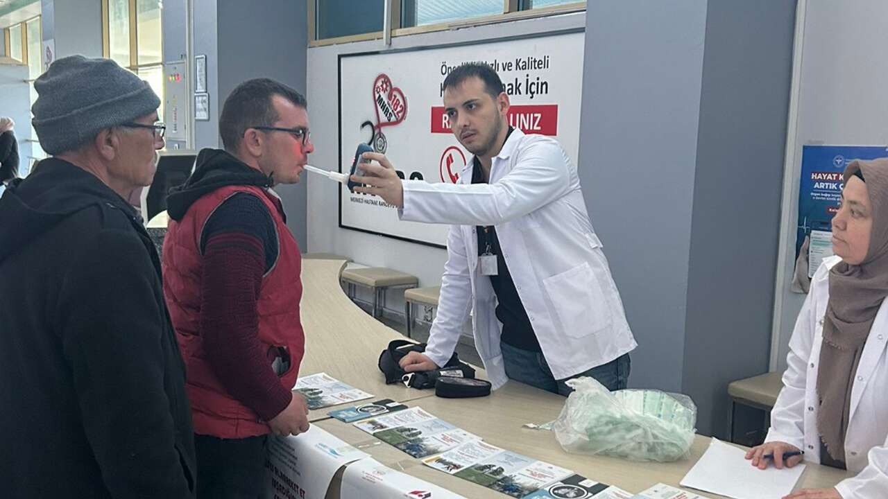 Hastanede vatandaşlara karbonmonoksit ölçümü yapıldı