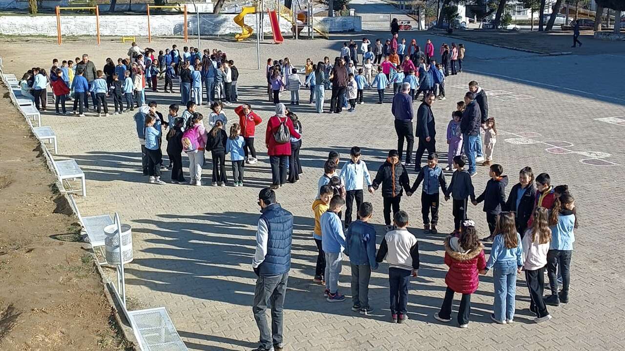 Deprem Anında Eşme’de Okullar Hızla Tahliye Edildi