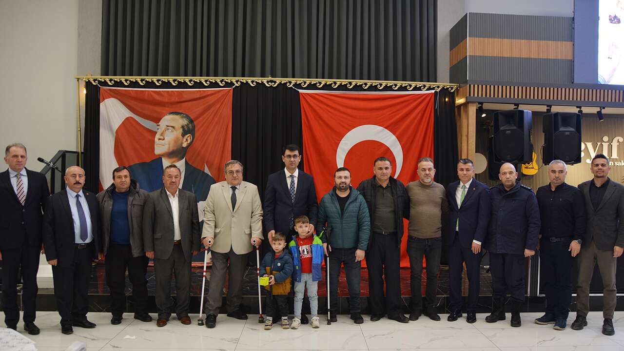 Uşak Valisi Kartal, şehit yakınları ve gazilerle iftarda buluştu