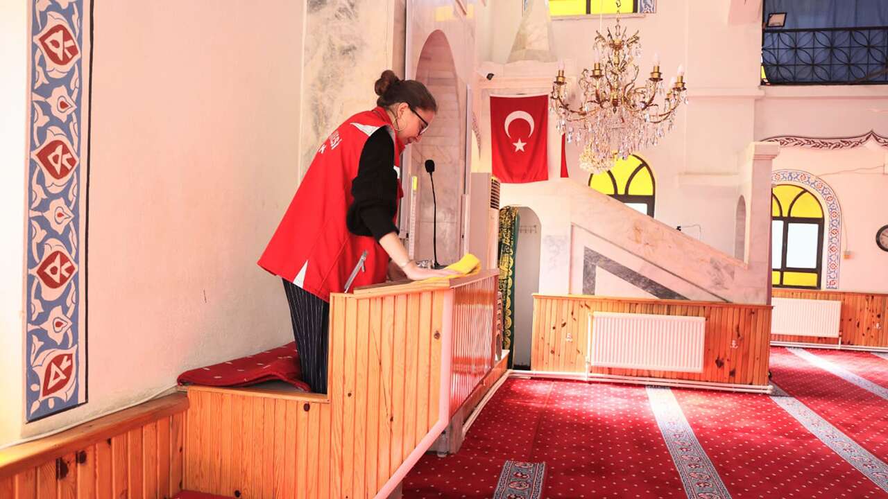 Uşak’ta Köy Camilerinde temizlik yapıldı