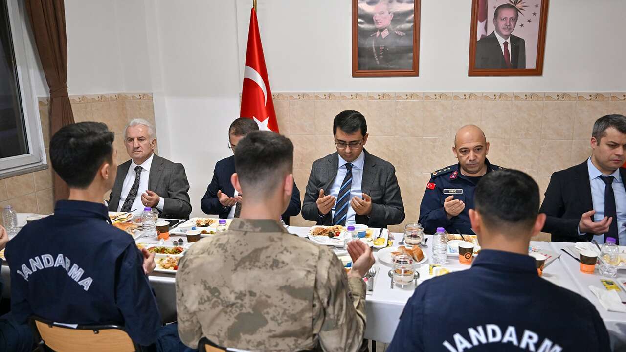 Vali Kartal, İl Jandarma Komutanlığı'nın iftarına katıldı