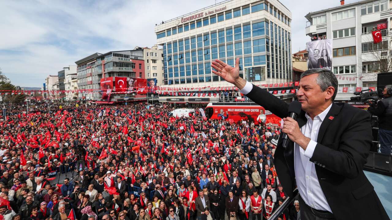 CHP Genel Başkanı Özel, partisinin Uşak mitinginde konuştu