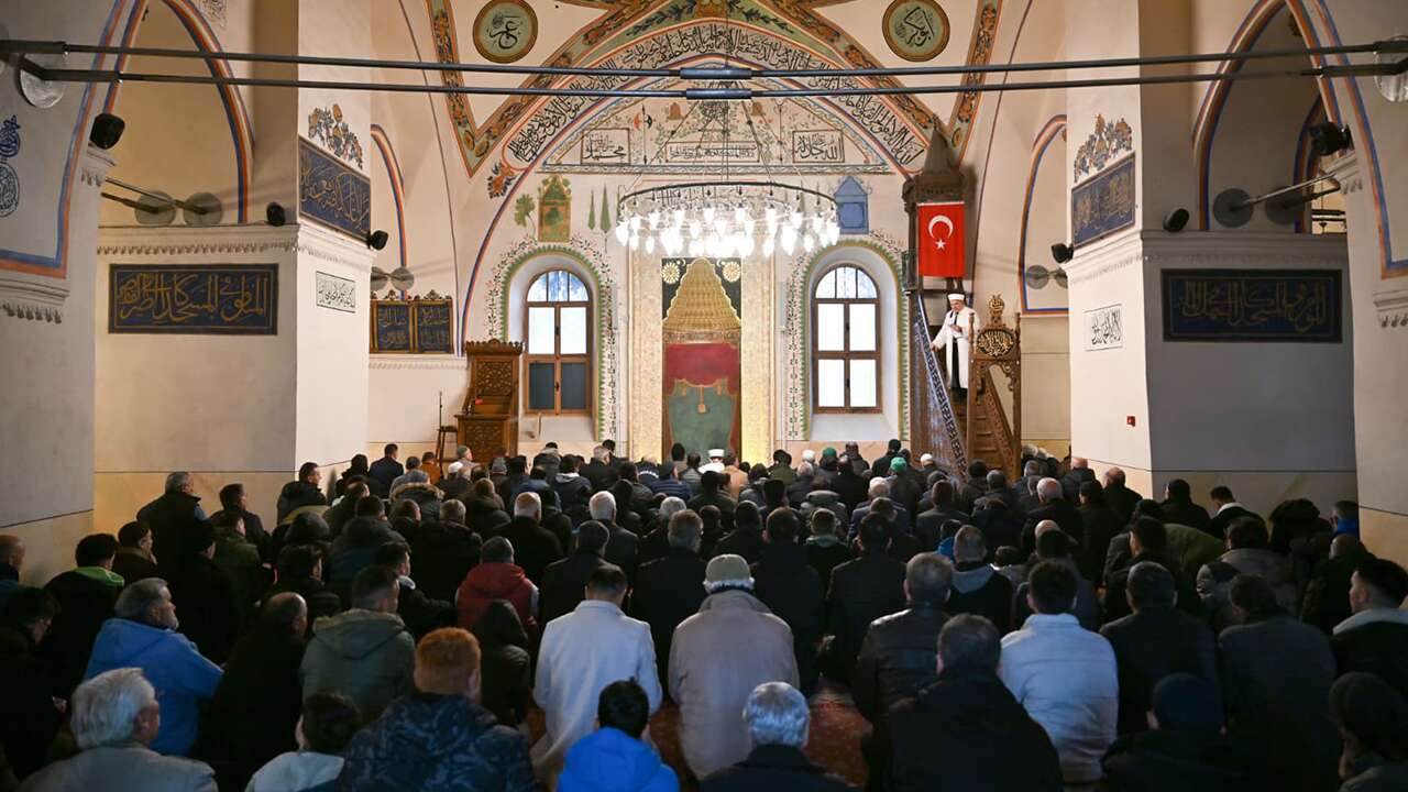 Uşak’ta Bayram Namazında camiiler doldu taştı