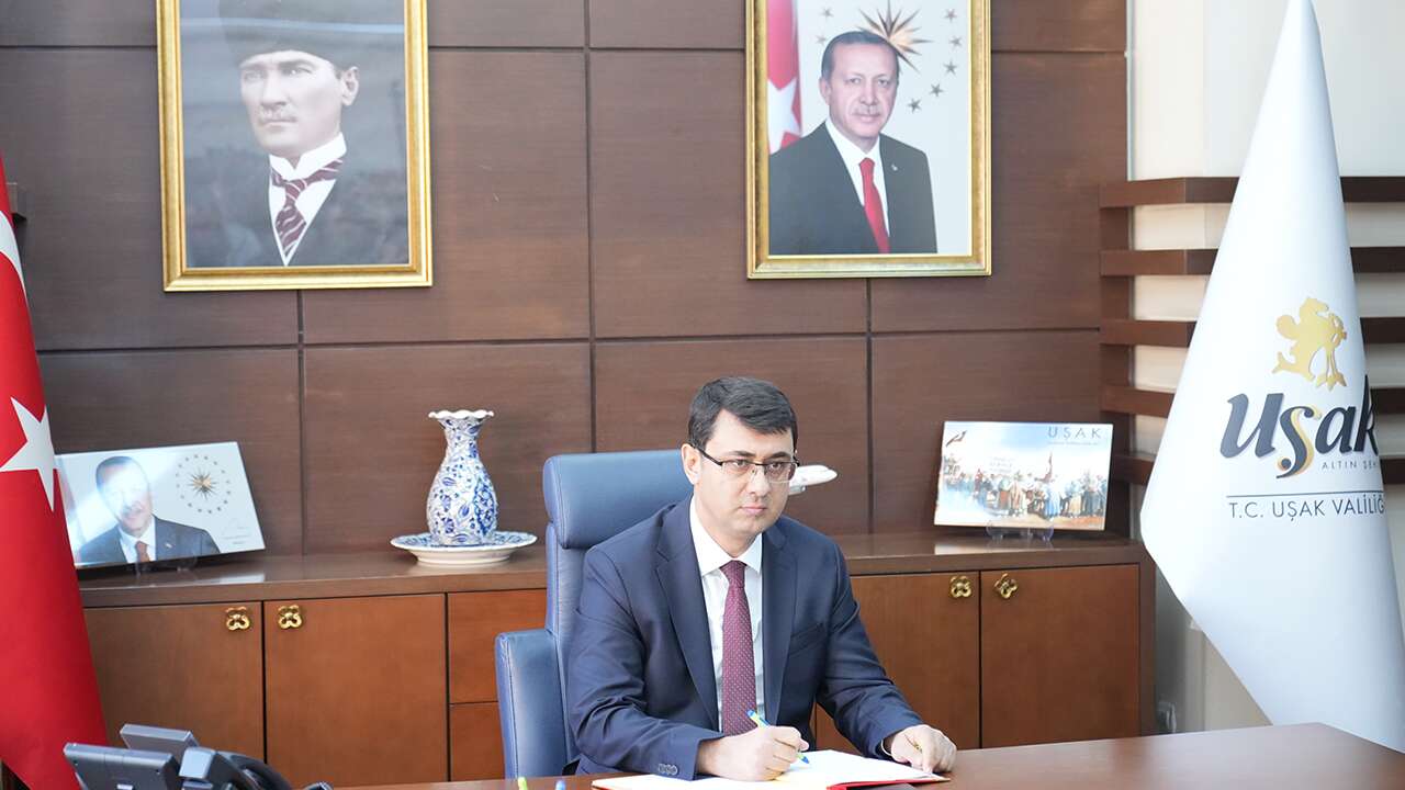 Uşak Valisi Kartal, AA'nın kuruluşunun 106. yılını kutladı