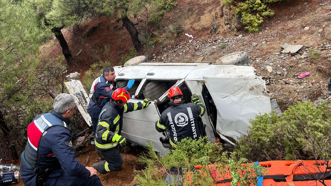 Denizli'de otomobilin uçuruma devrildiği kazada 1 kişi öldü, 1 kişi yaralandı