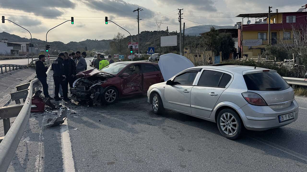 Söke'de 2 otomobilin çarpıştığı kazada 1 sürücü yaralandı