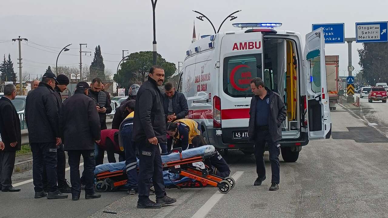 Yolun karşısına geçmeye çalışan yaşlı adama minibüs çarptı