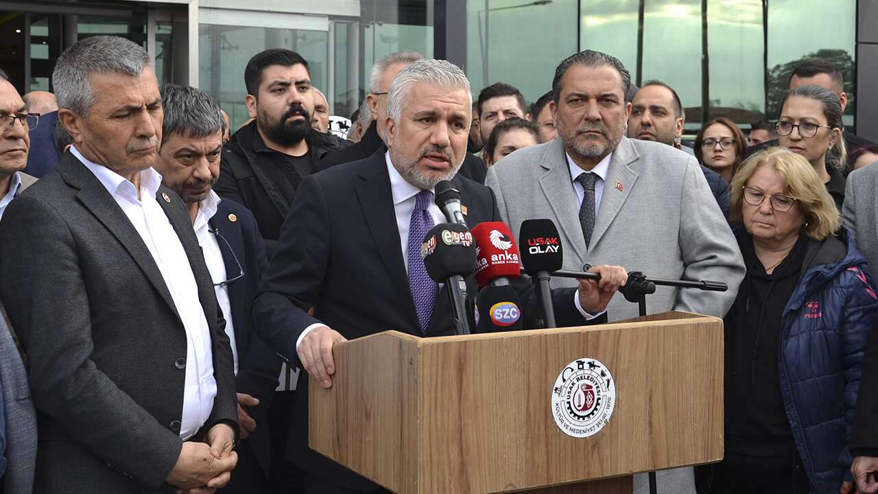 Uşak Belediyesi önünden açıklama: "Arkadaşlarımız suçsuzdur"