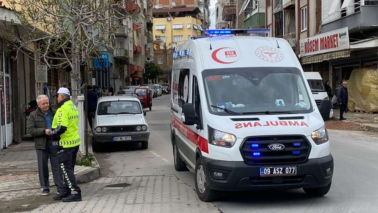 Aydın'da minibüsün yayaya çarpması güvenlik kamerasında